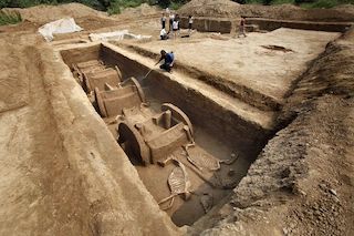 1 Ancient Chariot Fleet Horses Unearthed in China