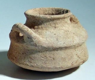 1 Nice terracotta pyxis or cooking pot