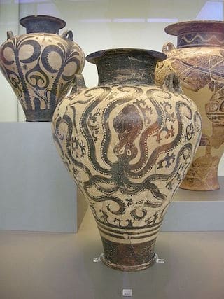 6 Vase from mycenaean