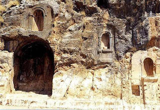 4 Cult niches carved in the cliff face