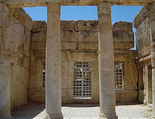 2 Qasr Al Abd was built by the governor of Ammon in 200 B.C.