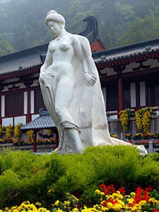 8 Statue of Yang Guifei 719 756 the favoured concubine of Emperor Tang Xuanzong of China.