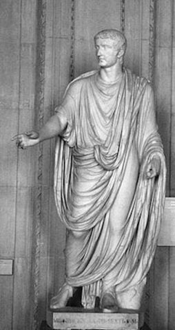 4 Statue of the Emperor